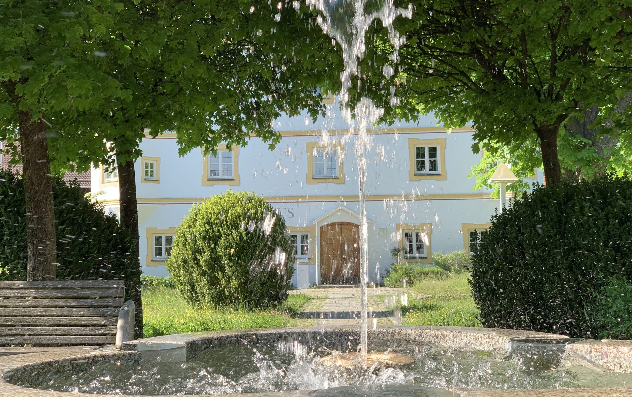Brunnen-vor-Rathaus-von-Martina-Schmidbauer